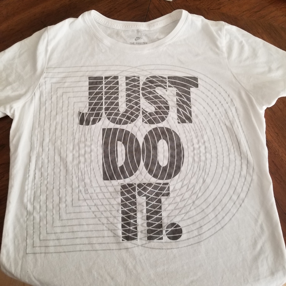 Nike Athletic Womens Tee Shirt Athletic Cut